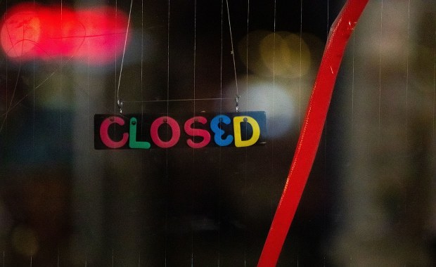 Nieoficjalnie: Minister zdrowia chce zamknięcia szkół i części sklepów 