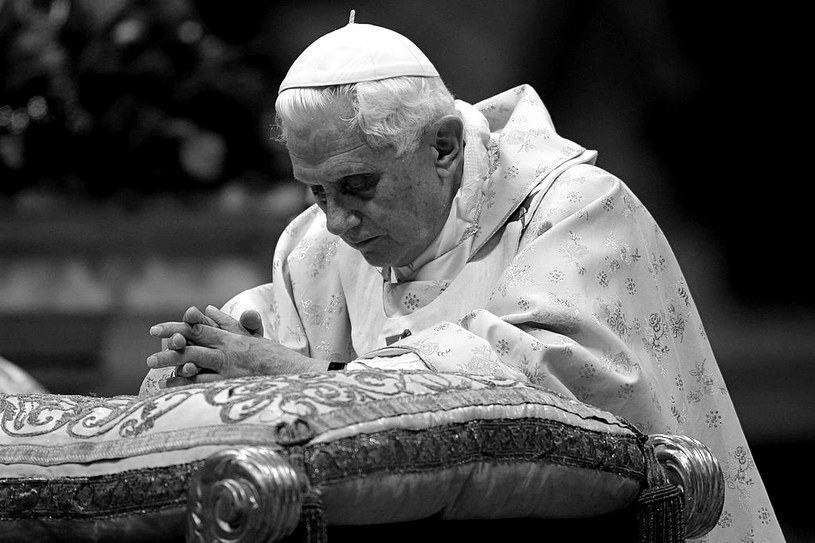Nieoficjalnie: Ostatnie słowa Benedykta XVI brzmiały "Jezu, kocham ciebie"
