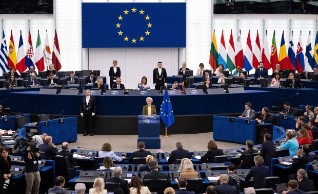 Nieoficjalnie: Polska zwolniona z relokacji migrantów i finansowych obciążeń