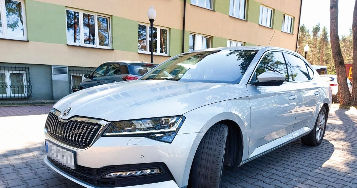 Nieoznakowana Skoda Superb z wideorejestratorem /Policja