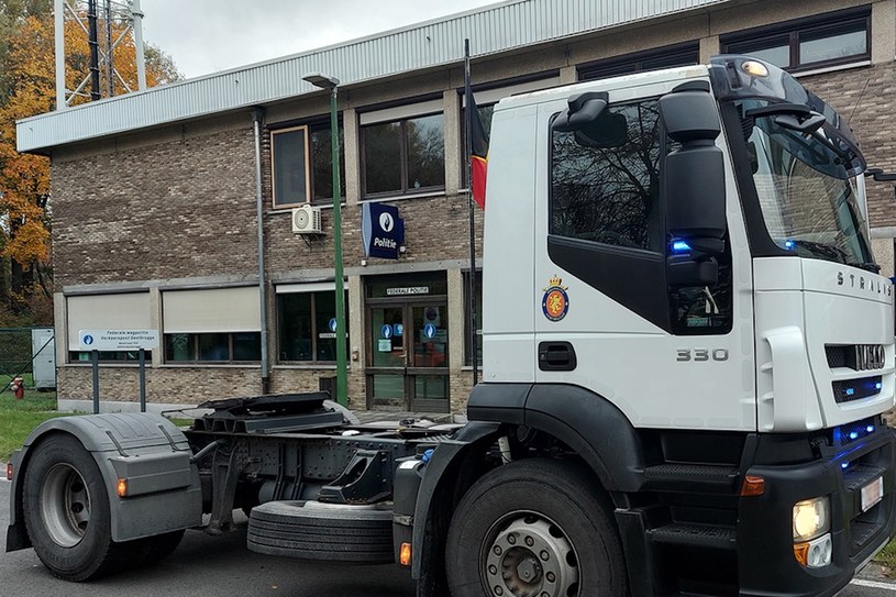 Nieoznakowane Iveco Stralis belgijskiej policji / fot. Belgian Federal Police /