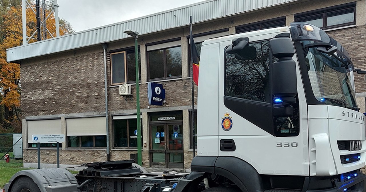 Nieoznakowane Iveco Stralis belgijskiej policji / fot. Belgian Federal Police /