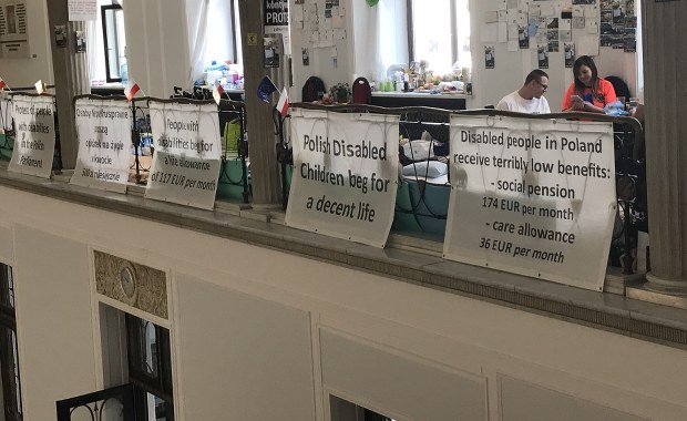Niepełnosprawni protestujący w Sejmie: Polska się nas wstydzi. Może czas poprosić o azyl 