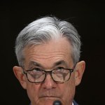 Niepewny dalszych działań Fed umacnia dolara