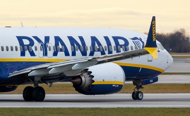 Nieplanowane lądowanie samolotu Ryanaira w Krakowie. Zasłabł członek załogi