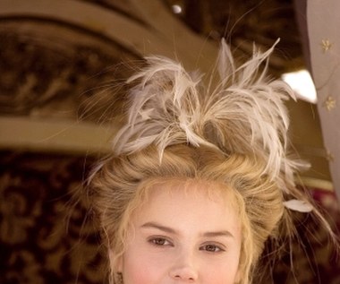 Niepodważalny czar i zjawiskową urodę miała możliwość zaprezentować w kostiumowym dramacie "Elizabeth; Złowy wiek" (2008), gdzie wcieliła się w nieweielką rolę Bess Throckmorton. 