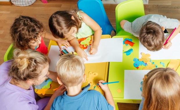Niepokojące odkrycie: Dziesiątki groźnych chemikaliów w organizmach małych dzieci