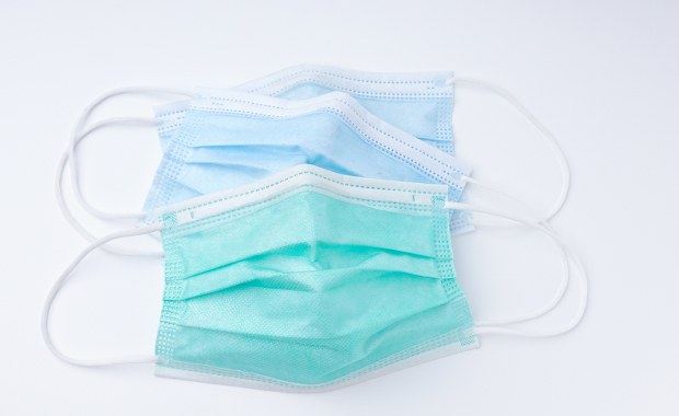 Niepokojące odkrycie. Maseczki z pandemii mogą szkodzić przez pokolenia