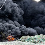 Niepokojące wieści po pożarze w Siemianowicach. Chemikalia płyną rzeką