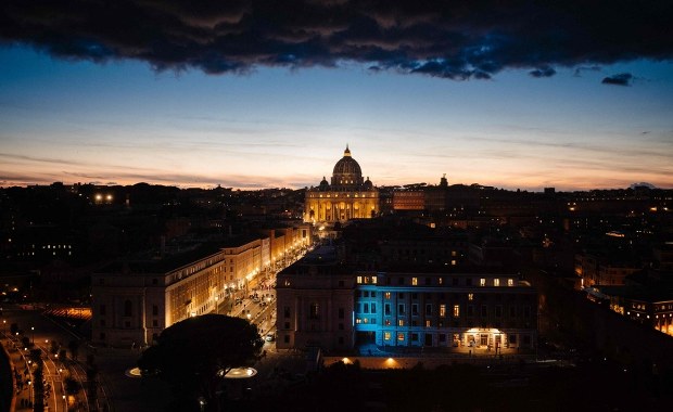 Niepokojące wieści ws. papieża Franciszka. "Dwa epizody ostrej niewydolności oddechowej"