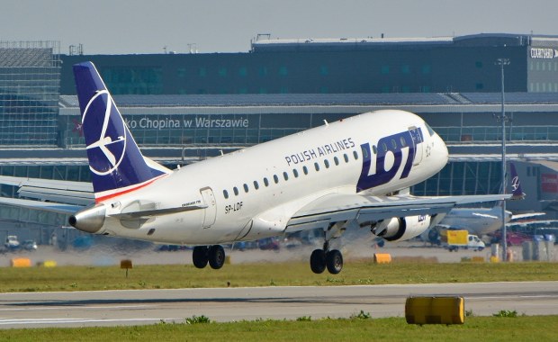 Niepokojący komunikat. Samolot LOT-u lądował awaryjnie