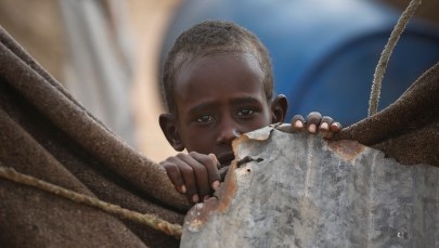 Niepokojący raport. Chodzi o 30 mln osób z Bliskiego Wschodu i Afryki Północnej