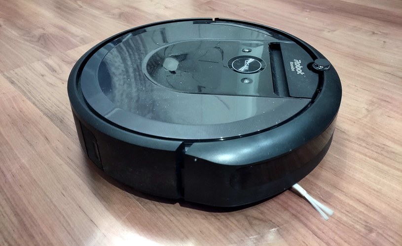 Niepozorny robot sprzątający Roomba fotografował swoich właścicieli w trakcie codziennych czynności. /INTERIA.PL