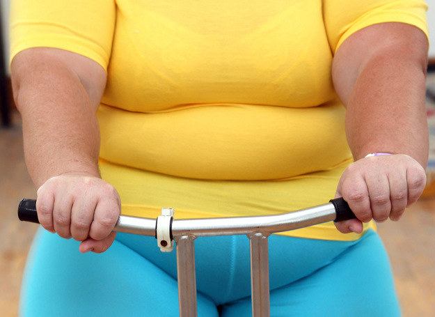 Nieprawidłowa dieta może prowadzić do otyłości /123RF/PICSEL
