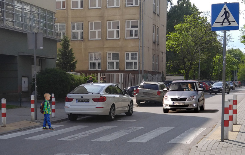 Nieprawidłowe parkowanie to duży problem polskich dróg /INTERIA.PL