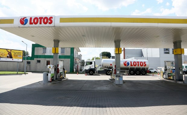 Nieprawidłowości przy fuzji Lotosu z Orlenem? Prokuratura wyśle wnioski do Węgier