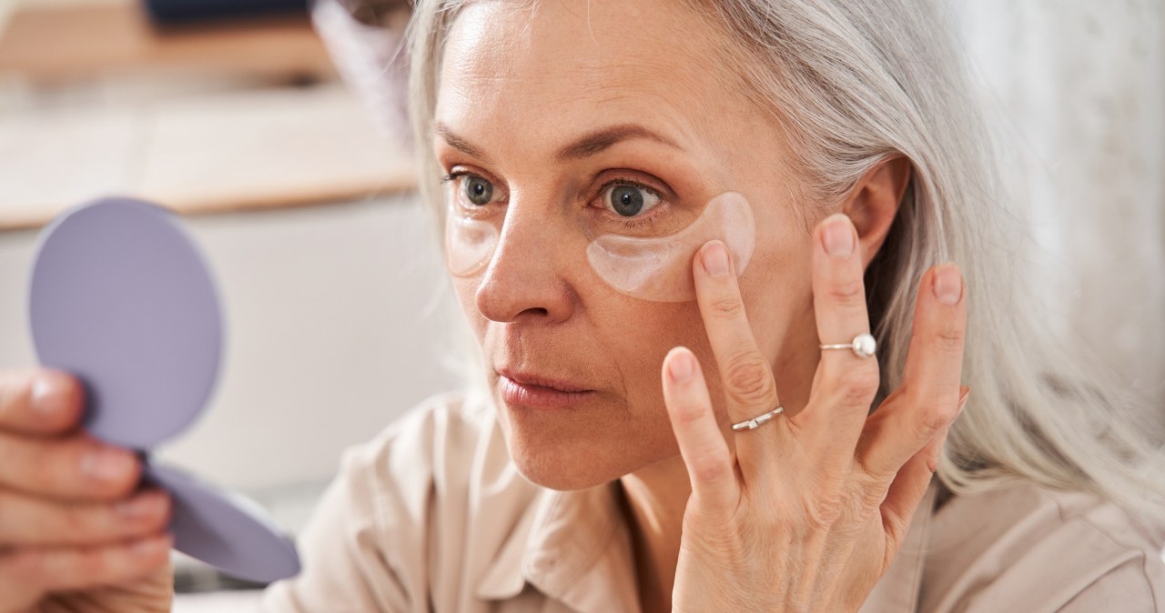 Nieprzespana noc, suche powietrze w sypialni lub za dużo cukru w diecie. Te czynniki wpływają na wygląd skóry i procesy starzenia /123RF/PICSEL