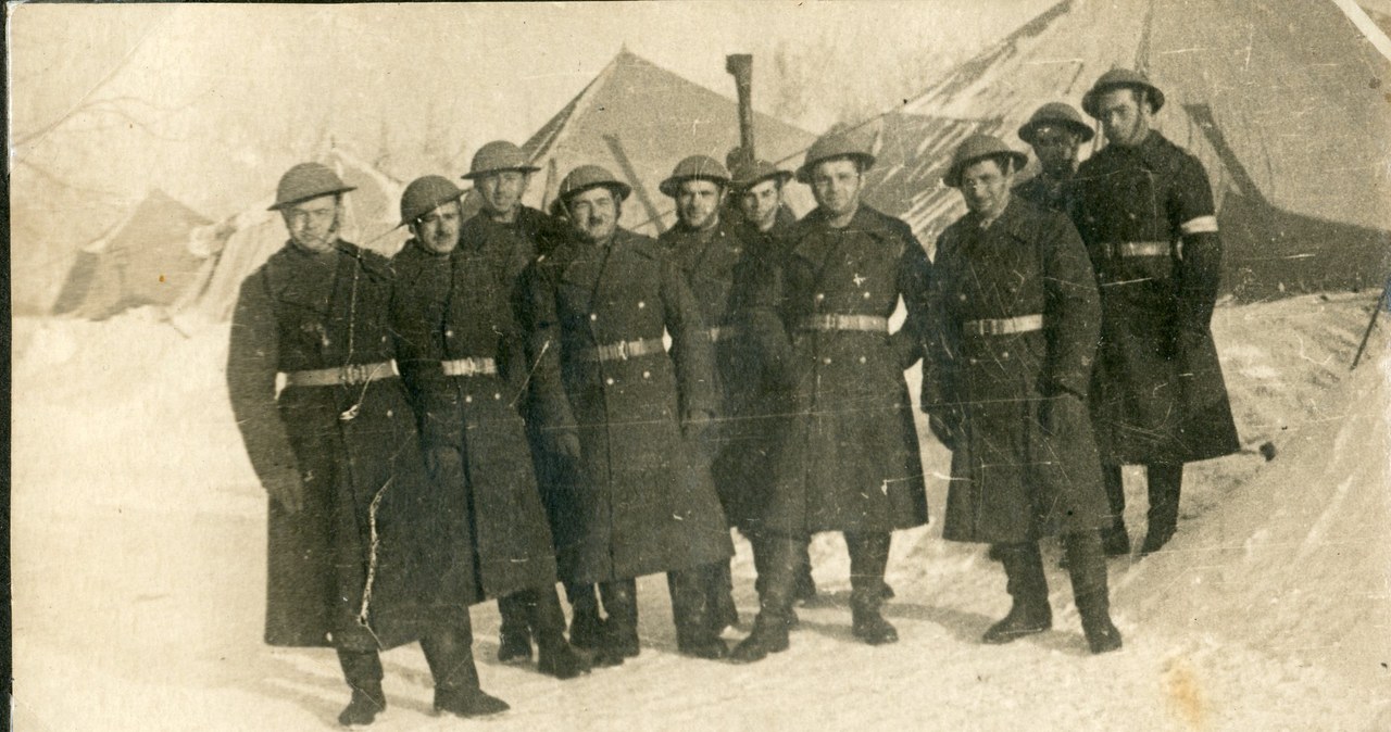 Niepublikowane dotąd, bezcenne fotografie przedstawiają historię tworzenia się Armii Polskiej w Związku Sowieckim i na Wschodzie /Archiwum Akt Nowych