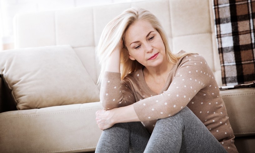 Nieregularny okres jest jednym z najczęstszych objawów menopauzy /123RF/PICSEL