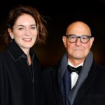 Nierozłączni Stanley Tucci i Felicity Blunt. Wychowują razem aż 7 pociech!