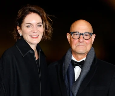 Nierozłączni Stanley Tucci i Felicity Blunt. Wychowują razem aż 7 pociech!