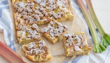Niesamowicie miękkie i puszyste, do kawy i herbaty idealne. Ciasto tak proste, że z  jego zrobieniem poradzi sobie nawet dziecko