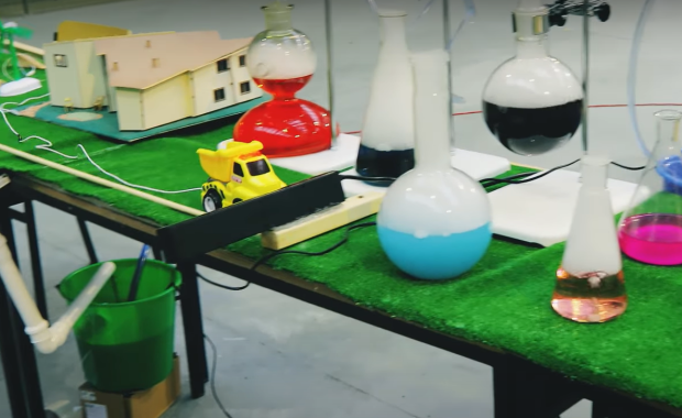 Niesamowite maszyny Goldberga stworzone przez uczniów. Zobacz, jak działają!