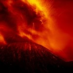 Niesamowite zdjęcia z erupcji wulkanu. Pył wulkaniczny na lotnisku