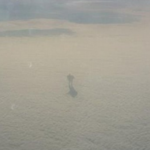 Niesamowite zdjęcie "olbrzyma" spacerującego w chmurach