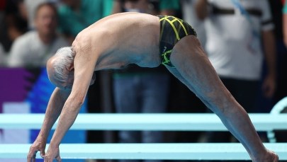 Niesamowity skok do wody na MŚ. Wykonał go... stulatek [FILM]