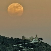 Niesamowita pełnia księżyca w Hiszpanii 