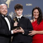 Niesamowity wyczyn gwiazdy "Dojrzewania" i emocjonalne przemówienie Colberta. Emmy rozdane