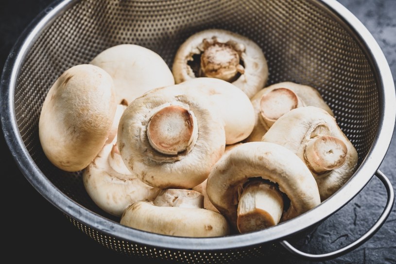 Niesłusznie lądują w koszu. Te obierki to skarb