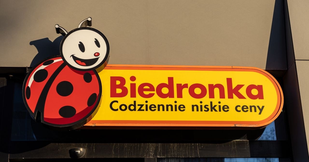 Niespodzianka w Biedronce! Kultowa marka pojawiła się w ofercie w niskich cenach! /adobestock /INTERIA.PL