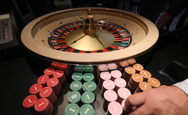 Niespodziewane poluzowanie restrykcji. Rząd zezwala na otwarcie kasyn