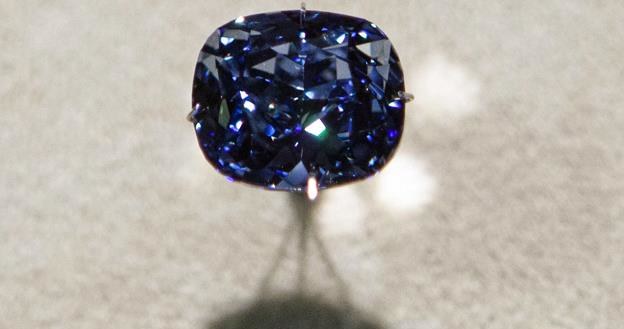 Niespotykany, błękitny diament to Blue Moon Diamond /EPA