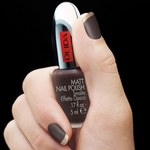 Niestandardowa wersja do francuskiego manicure