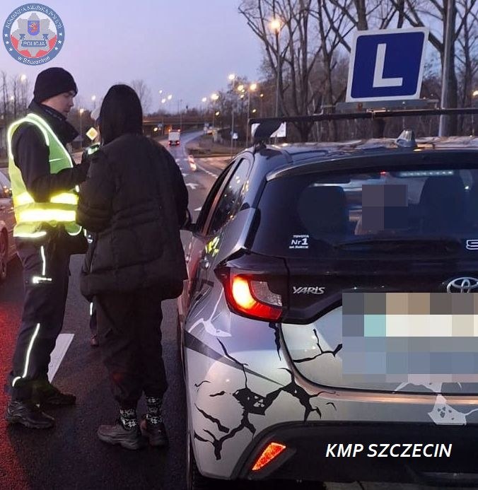 Nietrzeźwa 18-letnia kursantka nauki jazdy /KMP Szczecin /