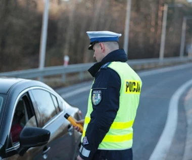 Nietrzeźwa żona kierowała autem. Przyjechał po nią pijany mąż