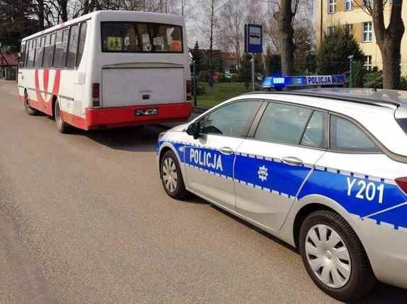 Nietrzeźwy kierowca autobusu chciał zawieźć dzieci na wycieczkę /KMP Ostrołęka /Policja