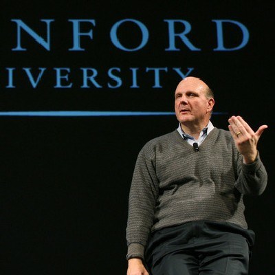 Nietuzinkowy prezes Microsoftu Steve Ballmer (absolwent Harvarda) na Uniwersytecie Stanforda /AFP
