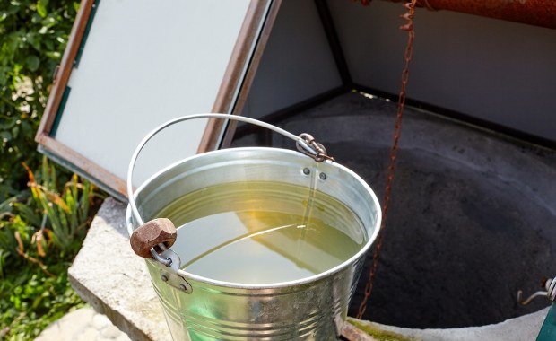 Nietypowa akcja służb na Podkarpaciu. Kobieta uwięziona w wodzie  