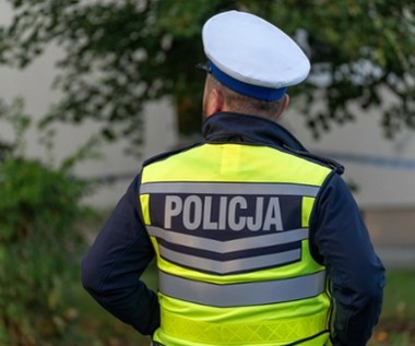 Nietypowa interwencja policjantów. Najpierw wręczyli mandaty, a potem prezenty