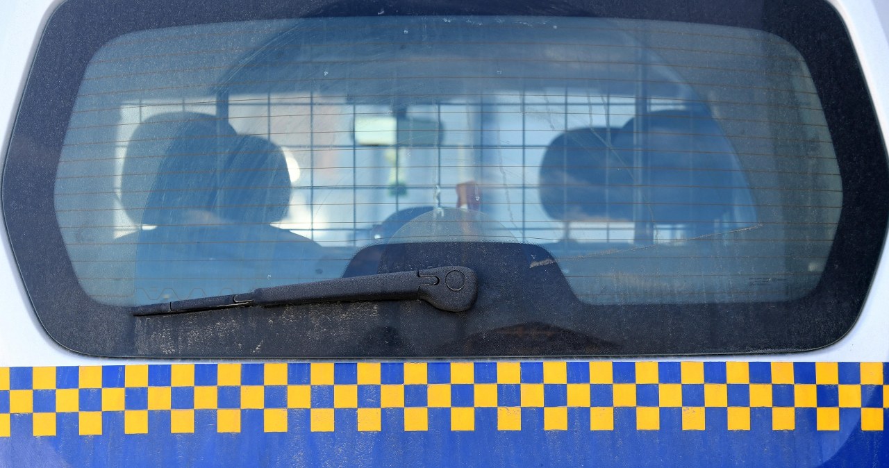 Nietypowa interwencja strażników miejskich. 37-latek utknął zamknięty w nocy w toalecie przy kościele