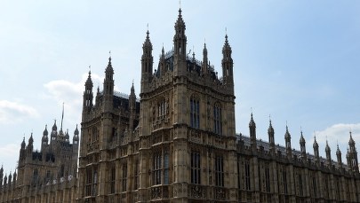 Nietypowa prośba do posłów: Nie dotykać stóp byłych premierów!