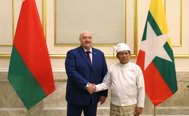 Nietypowa wyprawa Łukaszenki. Poparcie i broń dla junty