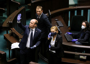 Nietypowe posiedzenie Sejmu. Nie zabrakło zdjęć w maseczkach
