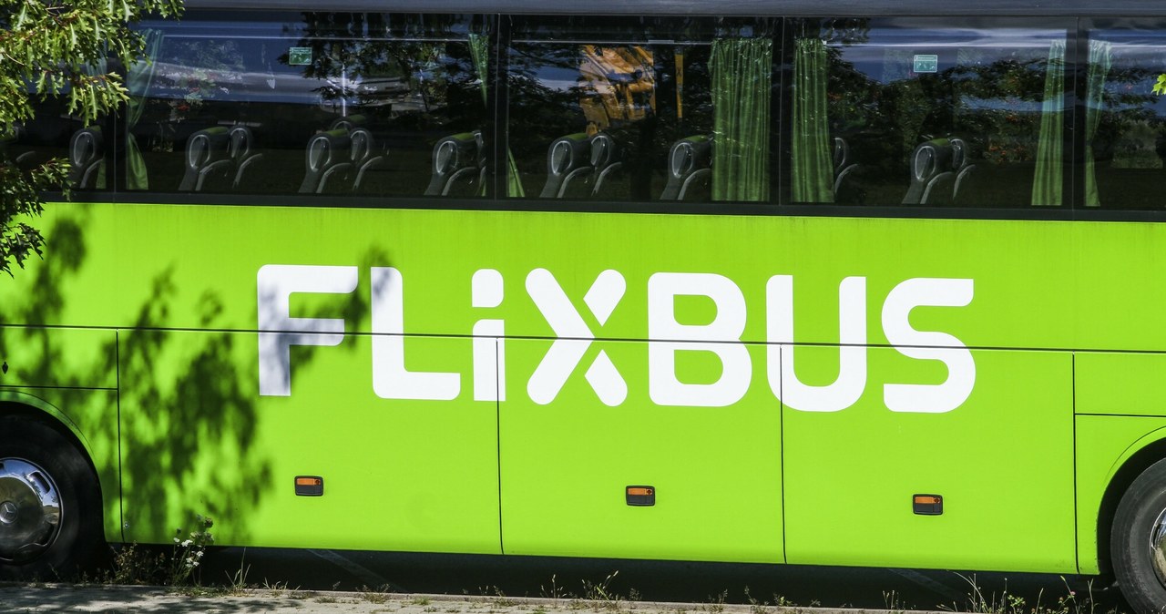 Nietypowe zakończenie podróży z FlixBusem. Przewoźnik zostawił 70-letnią pasażerkę na stacji paliw / Artur Szczepanski /Reporter