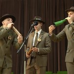 Nietypowe zawody. Prześcigają się w naśladowaniu jeleni