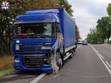 Nietypowe zdarzenie. Zgubił bele słomy na drodze krajowej